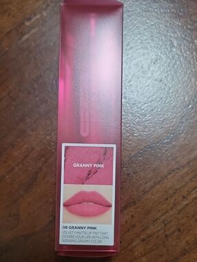I'm meme lip silhouette matte velvet tint granny pink